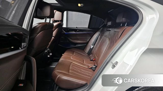 BMW 5 Series (G30) 2023 Белый из Кореи, фото 3