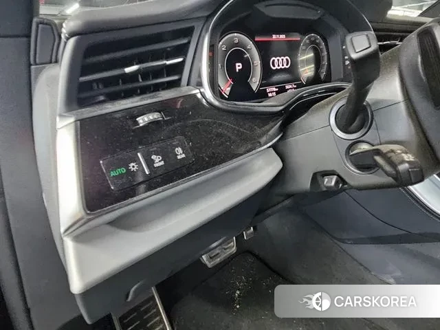 Audi Q8 (4M) 2021 Черный из Кореи, фото 3