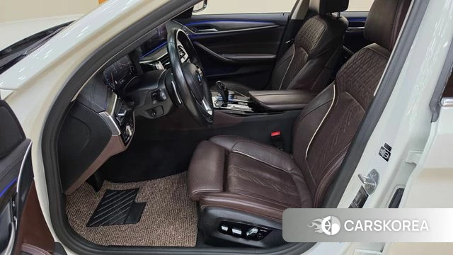 BMW 5 Series (G30) 2019 Белый из Кореи, фото 3