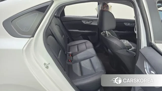 Kia The New K3 2nd generation 2021 Белый из Кореи, фото 3