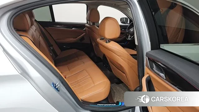 BMW 5 Series (G30) 2019 Белый из Кореи, фото 3