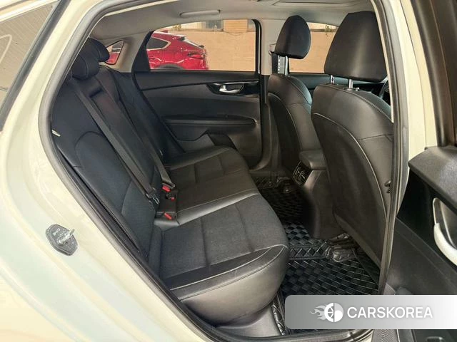 Kia K3 2022 Белый из Китая, фото 3