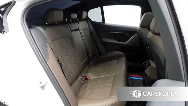 BMW 5 Series (G60) 2025 Белый из Кореи, фото 3