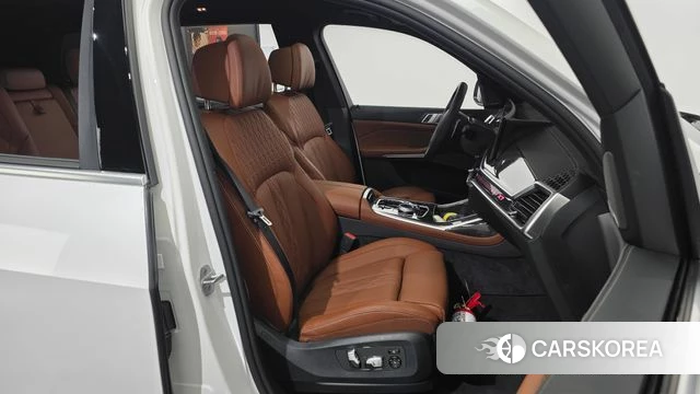 BMW X7 (G07) 2024 Белый из Кореи, фото 3