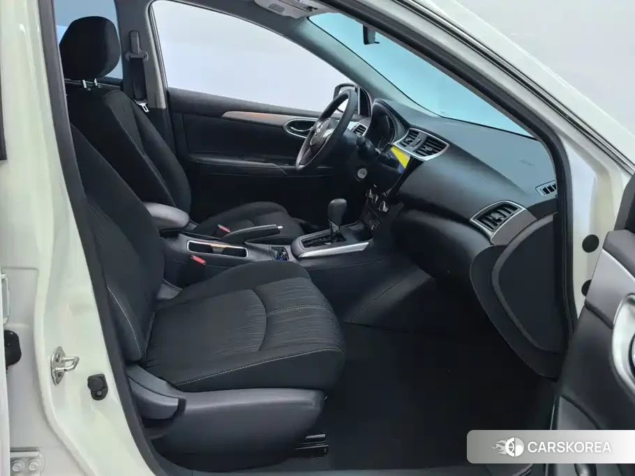 Nissan Sylphy 2023 Белый из Китая, фото 3