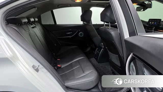 BMW 3 Series (F30) 2018 Белый из Кореи, фото 3