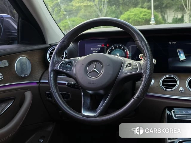 Mercedes-Benz E-Class W213 2018 Серебристо-серый из Кореи, фото 3