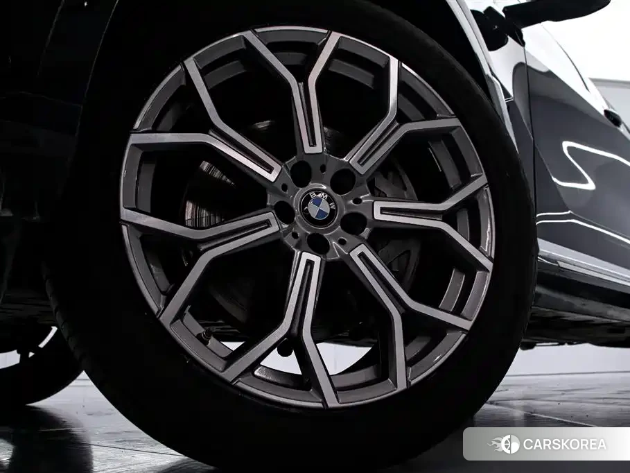 BMW X7 2024 Черный из Китая, фото 3