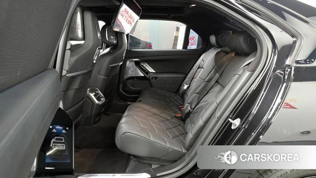 BMW 7 Series (G70) 2023 Черный из Кореи, фото 3