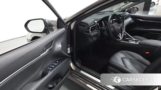 Toyota Camry (XV70) 2018 Песочный из Кореи, фото 3