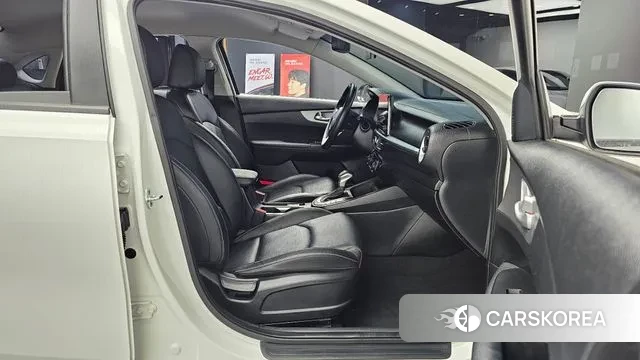 Kia The New K3 2nd generation 2022 Белый из Кореи, фото 3