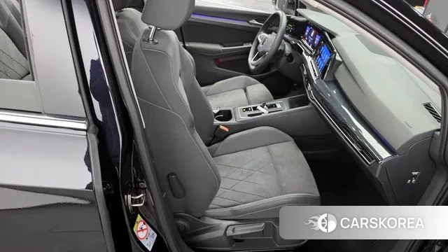 Volkswagen Golf 8th Generation 2022 Черный из Кореи, фото 3