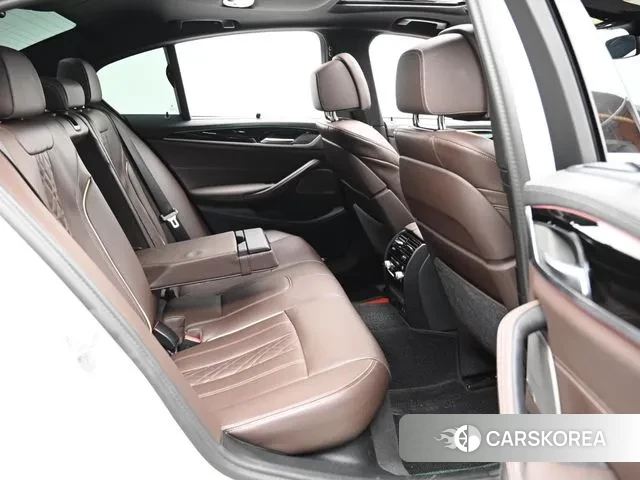 BMW 5 Series (G30) 2023 Белый из Кореи, фото 3