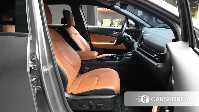 Kia Sportage 5th Generation 2023 Серебристо-серый из Кореи, фото 3
