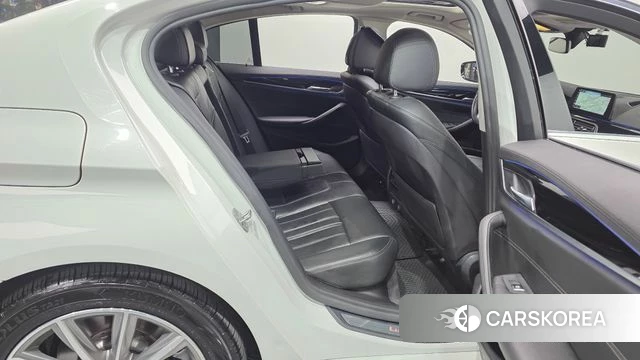 BMW 5 Series (G30) 2018 Белый из Кореи, фото 3