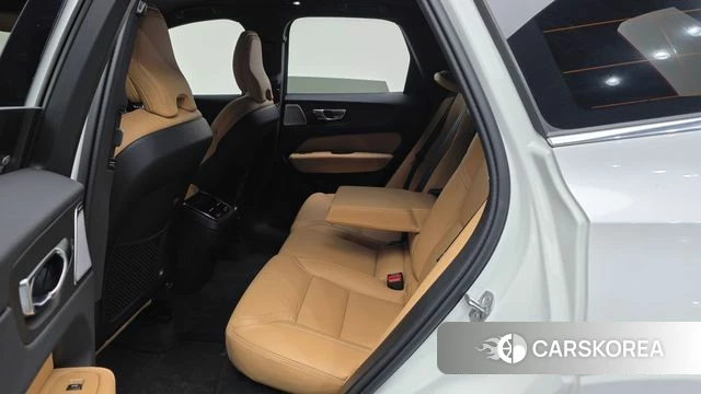 Volvo XC60 second Generation 2025 Белый из Кореи, фото 3