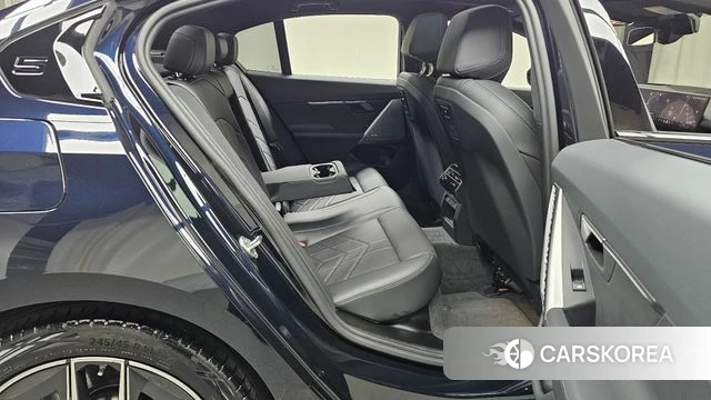 BMW 5 Series (G60) 2024 Черный из Кореи, фото 3