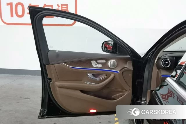 Mercedes-Benz E-class 2023 Черный из Китая, фото 3