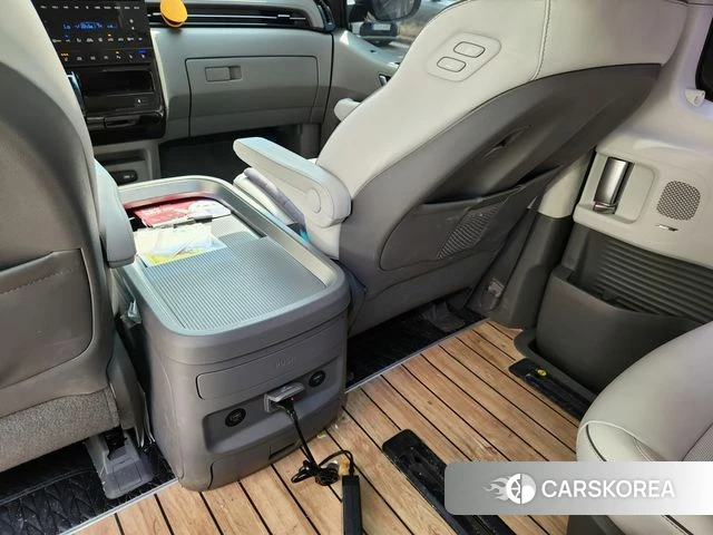 Hyundai Staria 2023 Белый из Кореи, фото 3