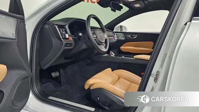 Volvo S60 3rd generation 2024 Белый из Кореи, фото 3