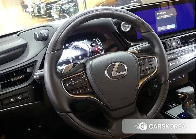 Lexus ES300h 7th generation 2024 Серебристо-серый из Кореи, фото 3