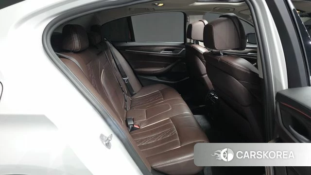 BMW 5 Series (G30) 2020 Белый из Кореи, фото 3