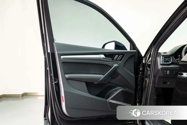 Audi Q5L 2025 Черный из Китая, фото 3