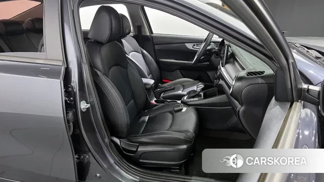 Kia The New K3 2nd generation 2021 Серый из Кореи, фото 3