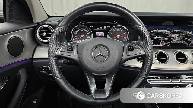 Mercedes-Benz E-Class W213 2018 Серебряный из Кореи, фото 3