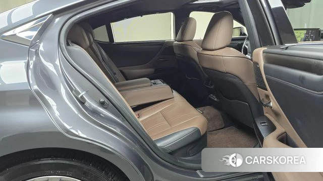 Lexus ES300h 7th generation 2021 Серый из Кореи, фото 3