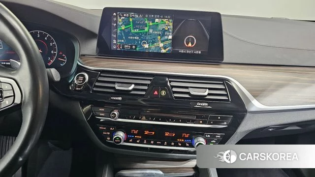 BMW 5 Series (G30) 2019 Белый из Кореи, фото 3