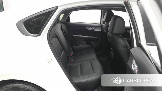 Kia The New K3 2nd generation 2022 Белый из Кореи, фото 3