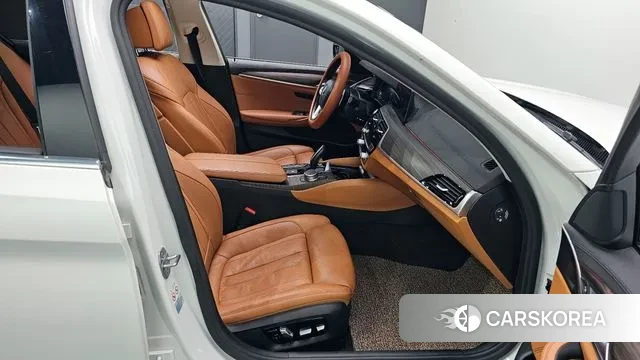 BMW 5 Series (G30) 2020 Белый из Кореи, фото 3