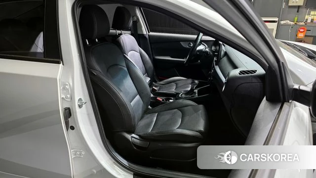 Kia The New K3 2nd generation 2022 Белый из Кореи, фото 3