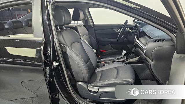 Kia The New K3 2nd generation 2023 Черный из Кореи, фото 3