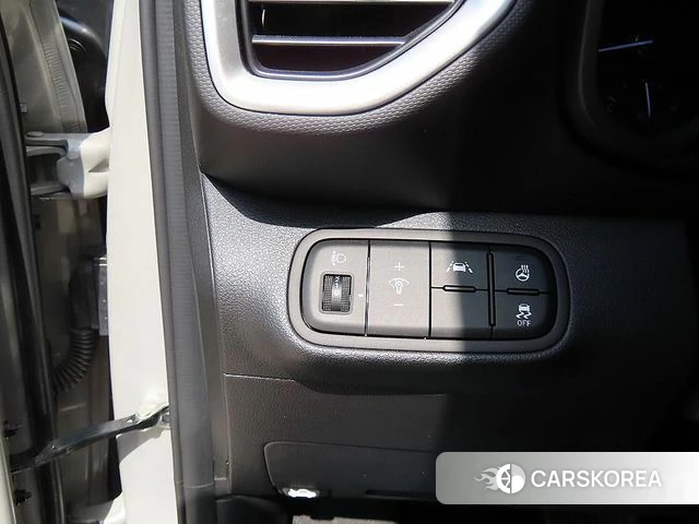 Hyundai Venue 2021 Серебристо-серый из Кореи, фото 3