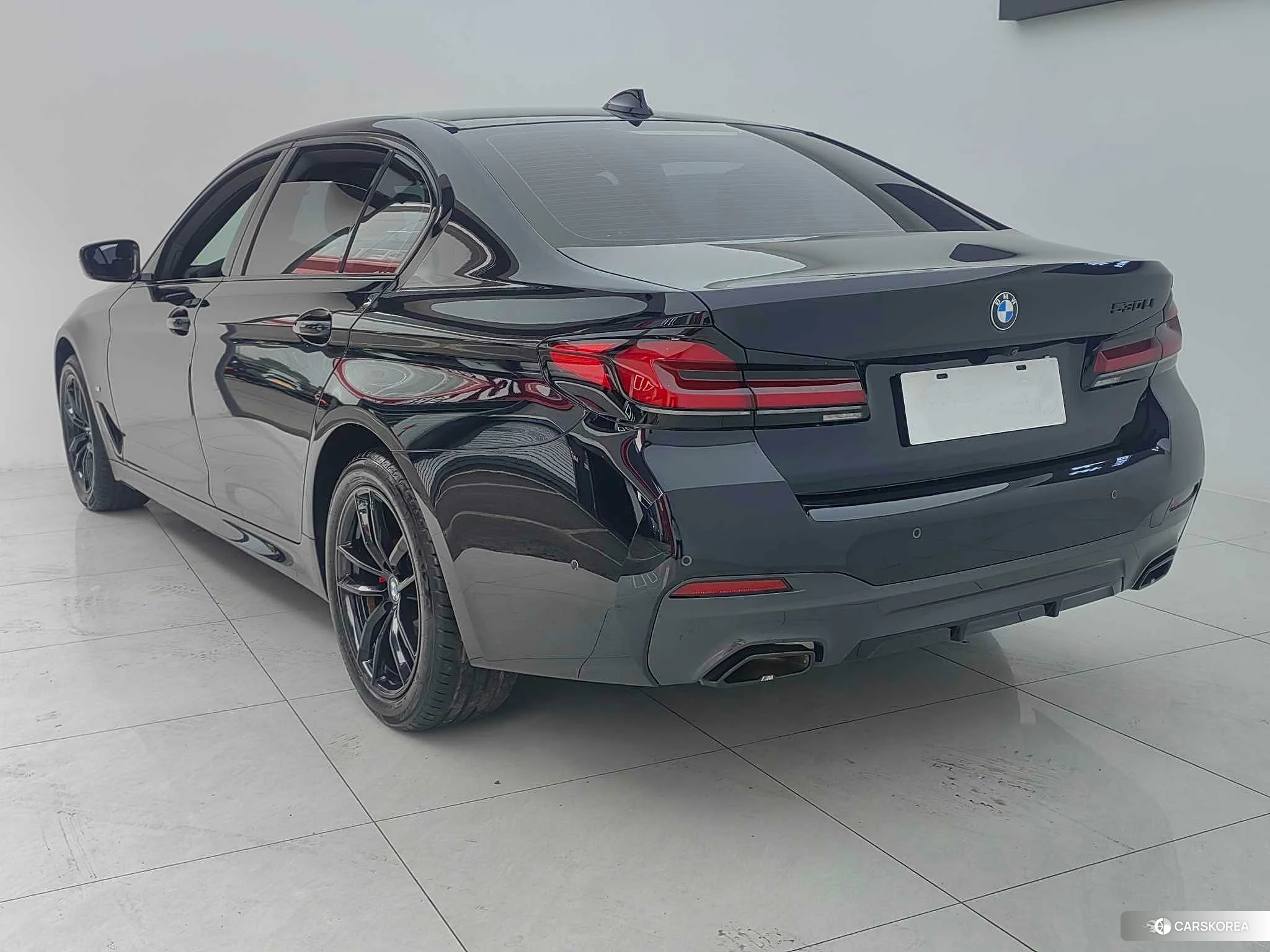 BMW 5 series 2022 Черный из Китая, фото 3