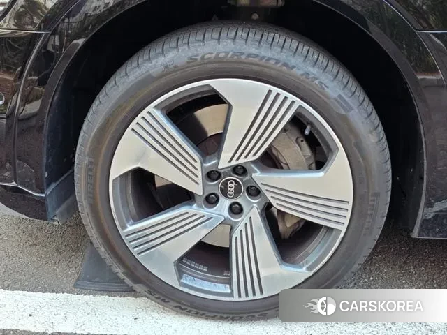 Audi e-Tron 2021 Черный из Кореи, фото 3