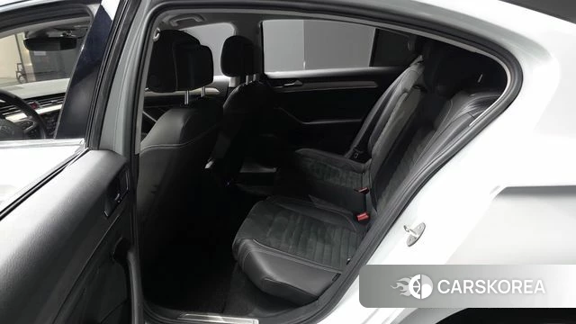 Volkswagen Passat GT (B8) 2022 Белый из Кореи, фото 3