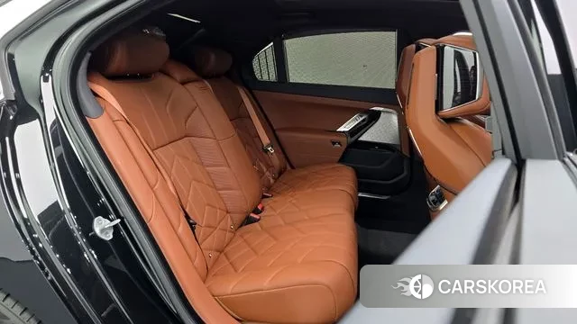 BMW 7 Series (G70) 2025 Черный из Кореи, фото 3