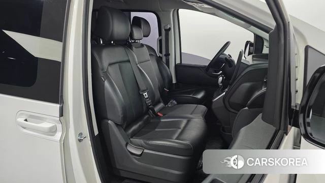 Hyundai Staria 2022 Белый из Кореи, фото 3