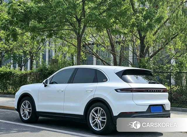 Porsche Cayenne 2024 Белый из Китая, фото 3