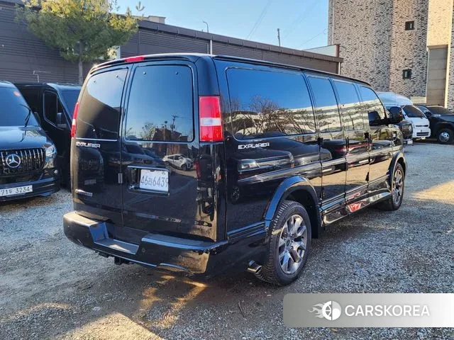 Chevrolet Express Van 2024 Черный из Кореи, фото 3