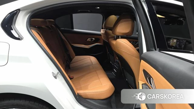 BMW 3 Series (G20) 2023 Белый из Кореи, фото 3