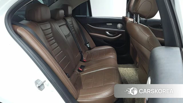 Mercedes-Benz E-Class W213 2018 Белый из Кореи, фото 3