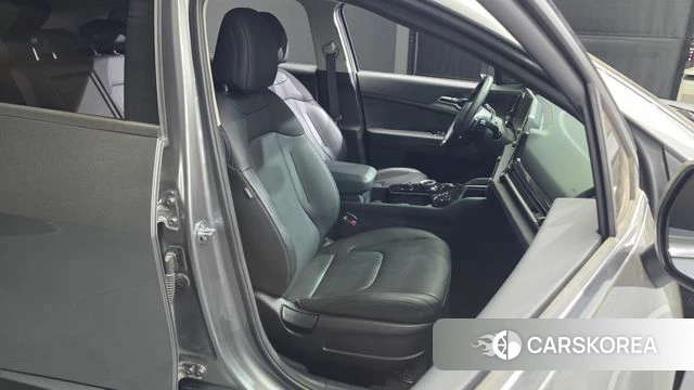 Kia Sportage 5th Generation Hybrid 2024 Серебристо-серый из Кореи, фото 3
