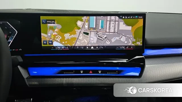 BMW 5 Series (G60) 2024 Цвет галактики из Кореи, фото 3