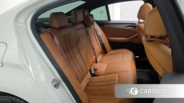 BMW 5 Series (G30) 2018 Белый из Кореи, фото 3