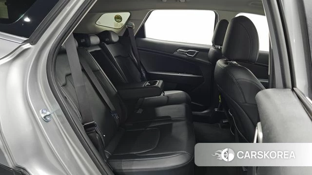 Kia Sportage 5th Generation Hybrid 2023 Серебристо-серый из Кореи, фото 3