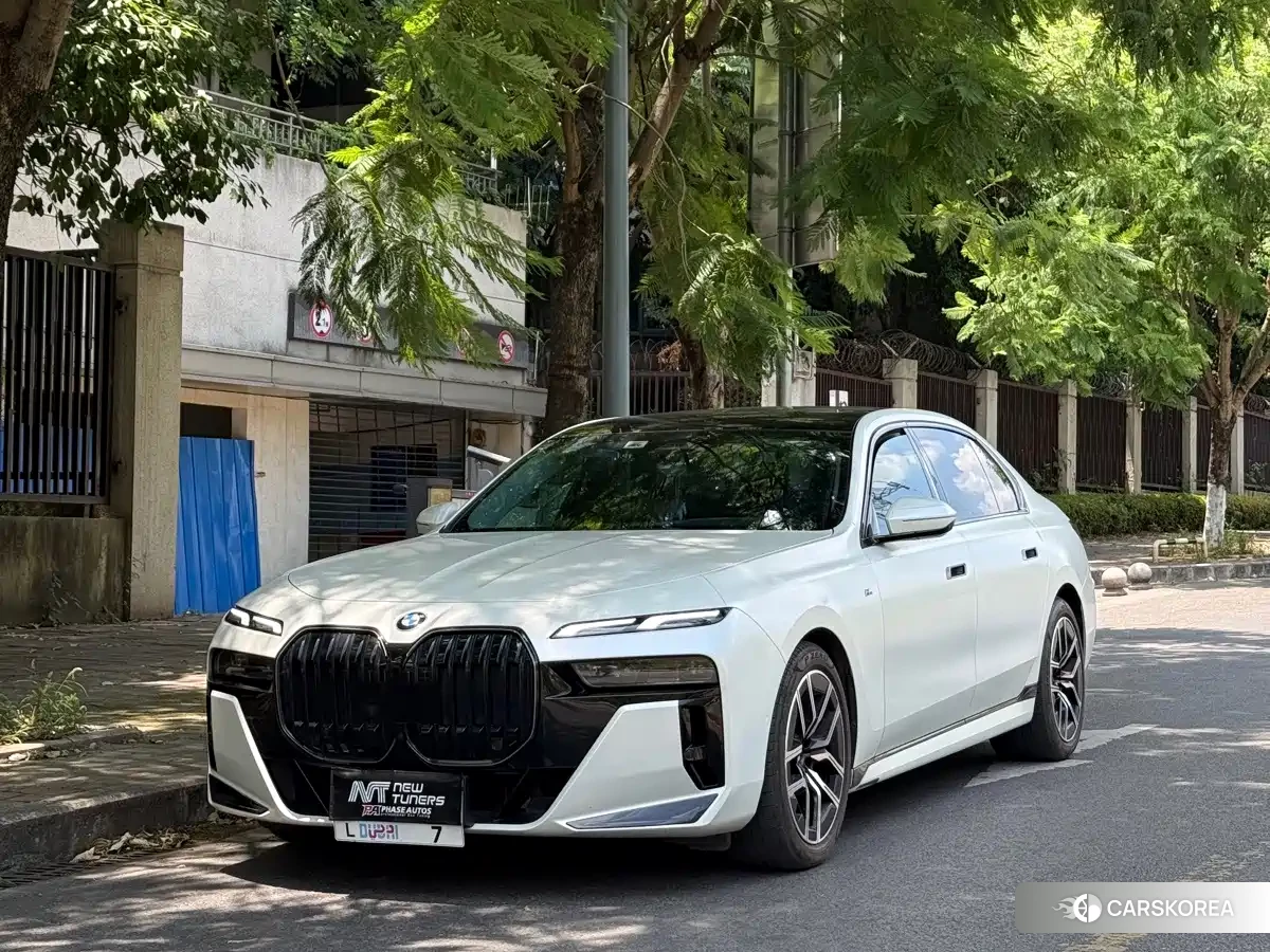 BMW 7 series 2023 Белый из Китая, фото 3